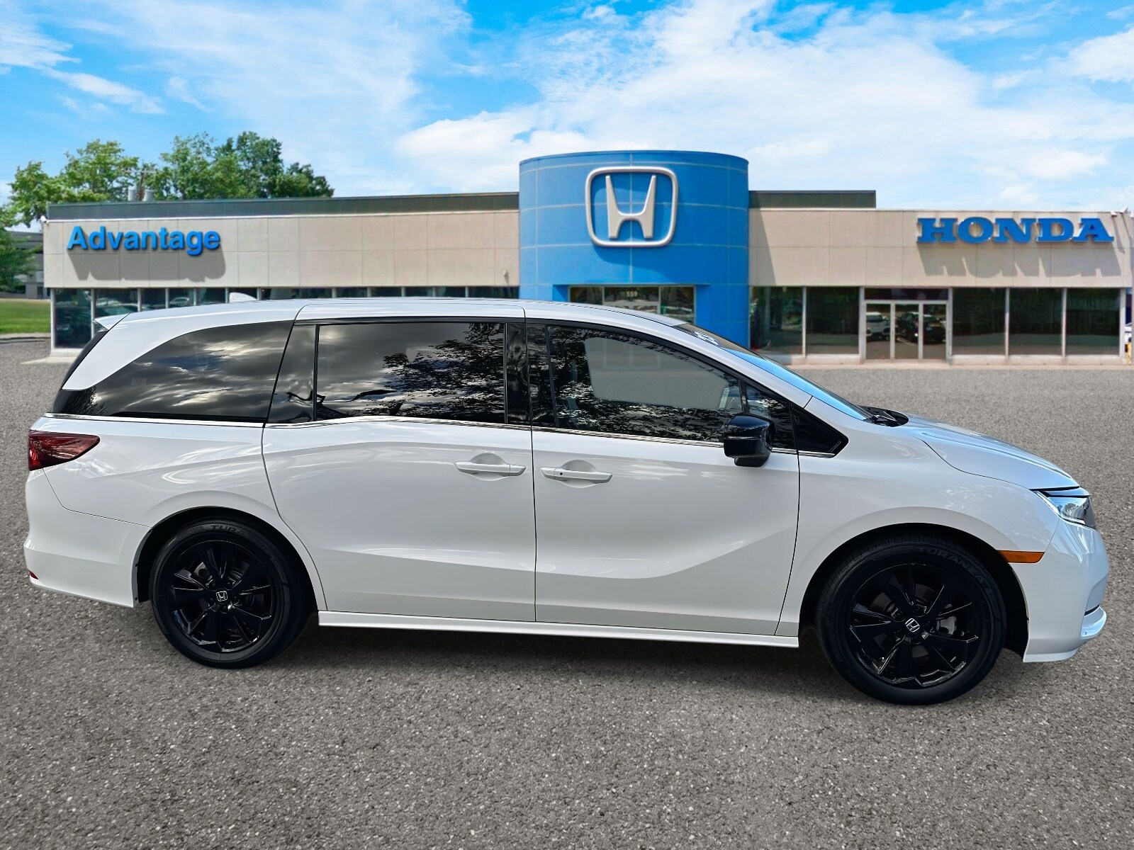 2023 Honda Odyssey Sport photo 2