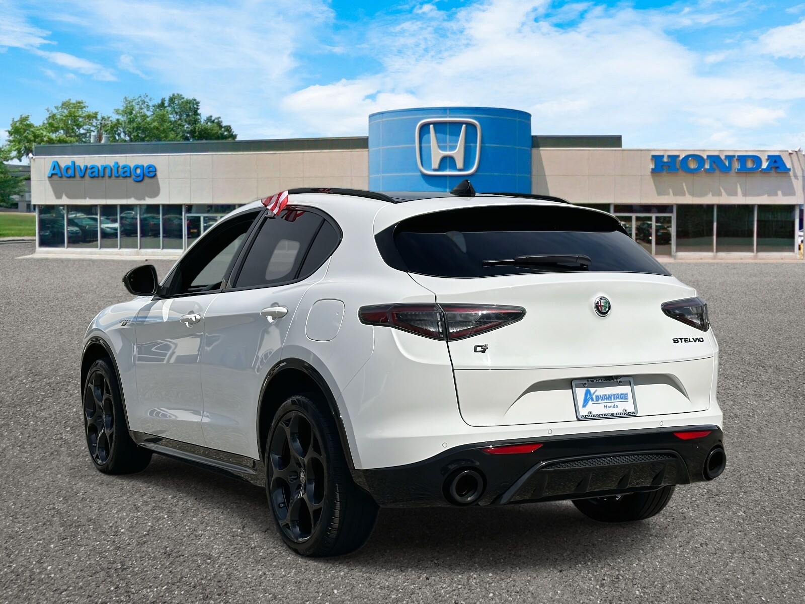 2024 Alfa Romeo Stelvio Ti photo 2
