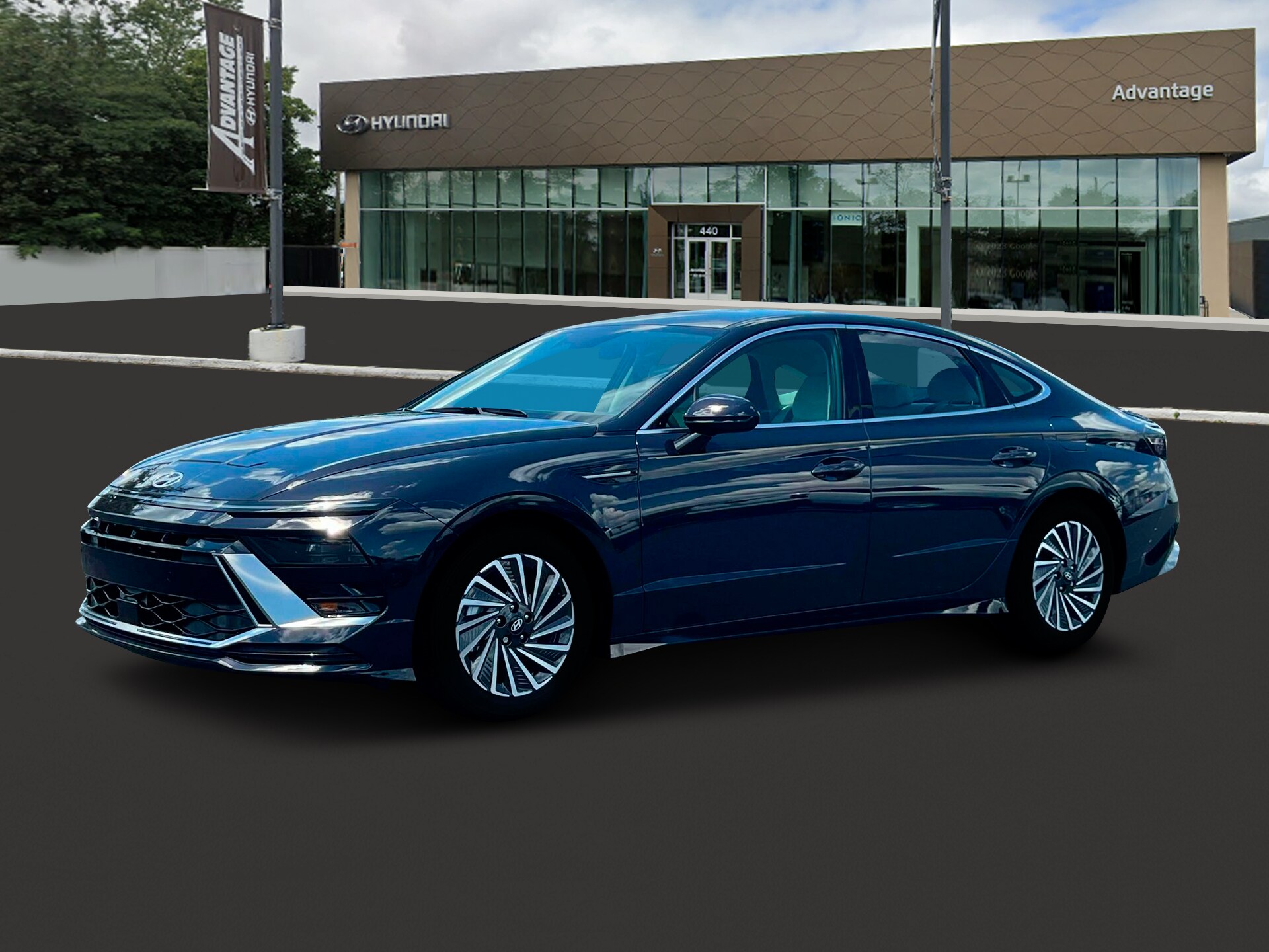 2025 Hyundai Sonata Hybrid SEL photo 2