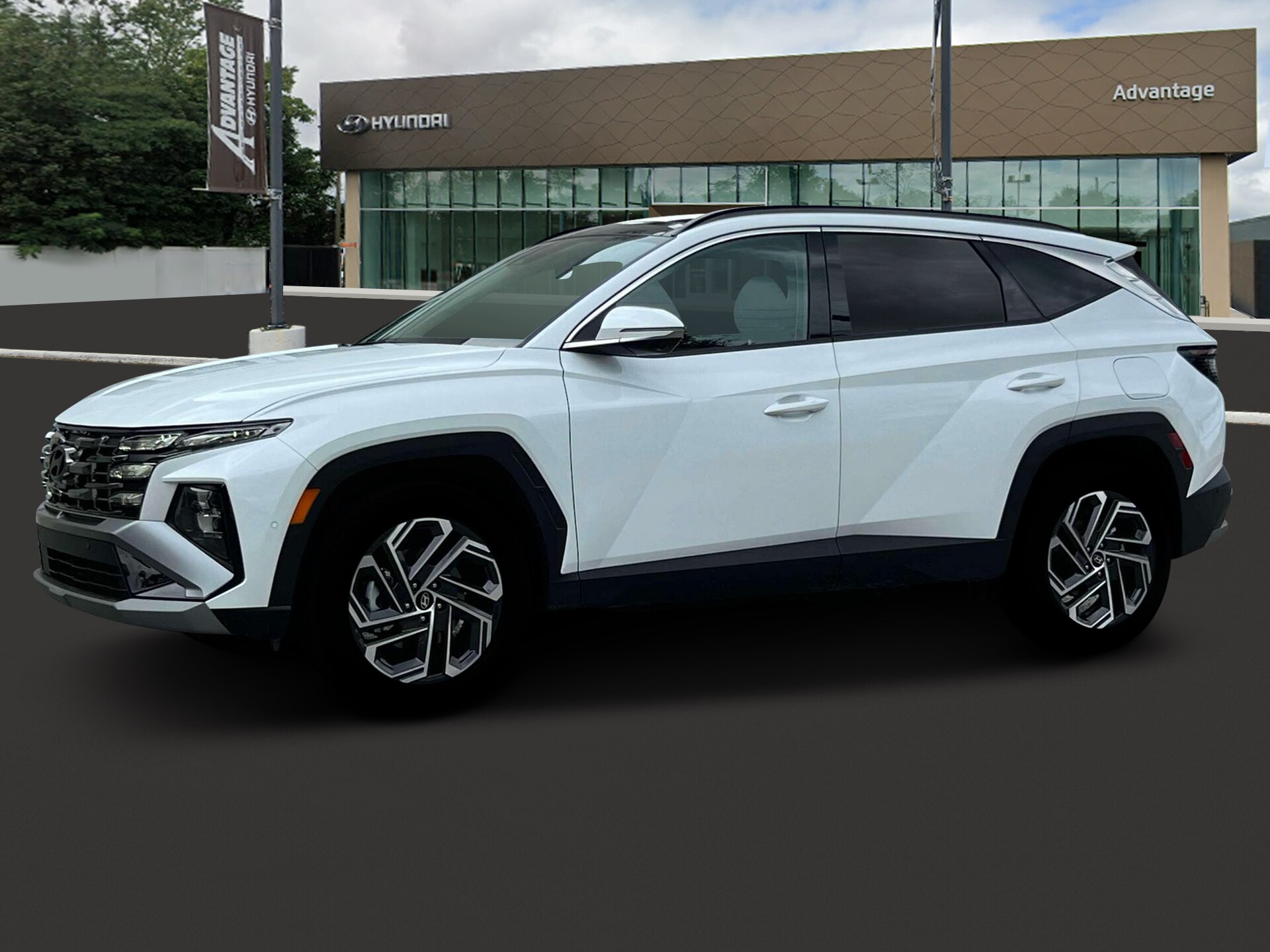 2025 Hyundai Tucson Hybrid Limited photo 2