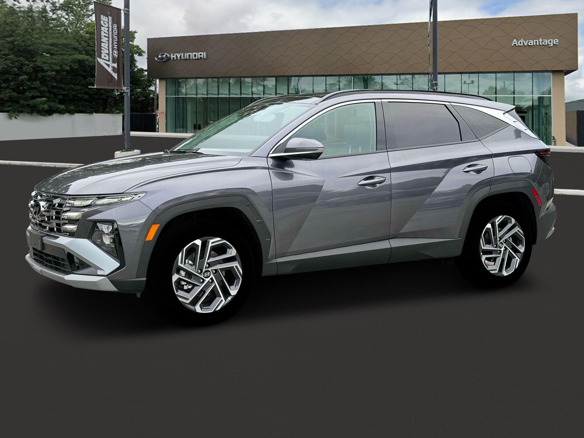 2025 Hyundai Tucson Hybrid Limited photo 2