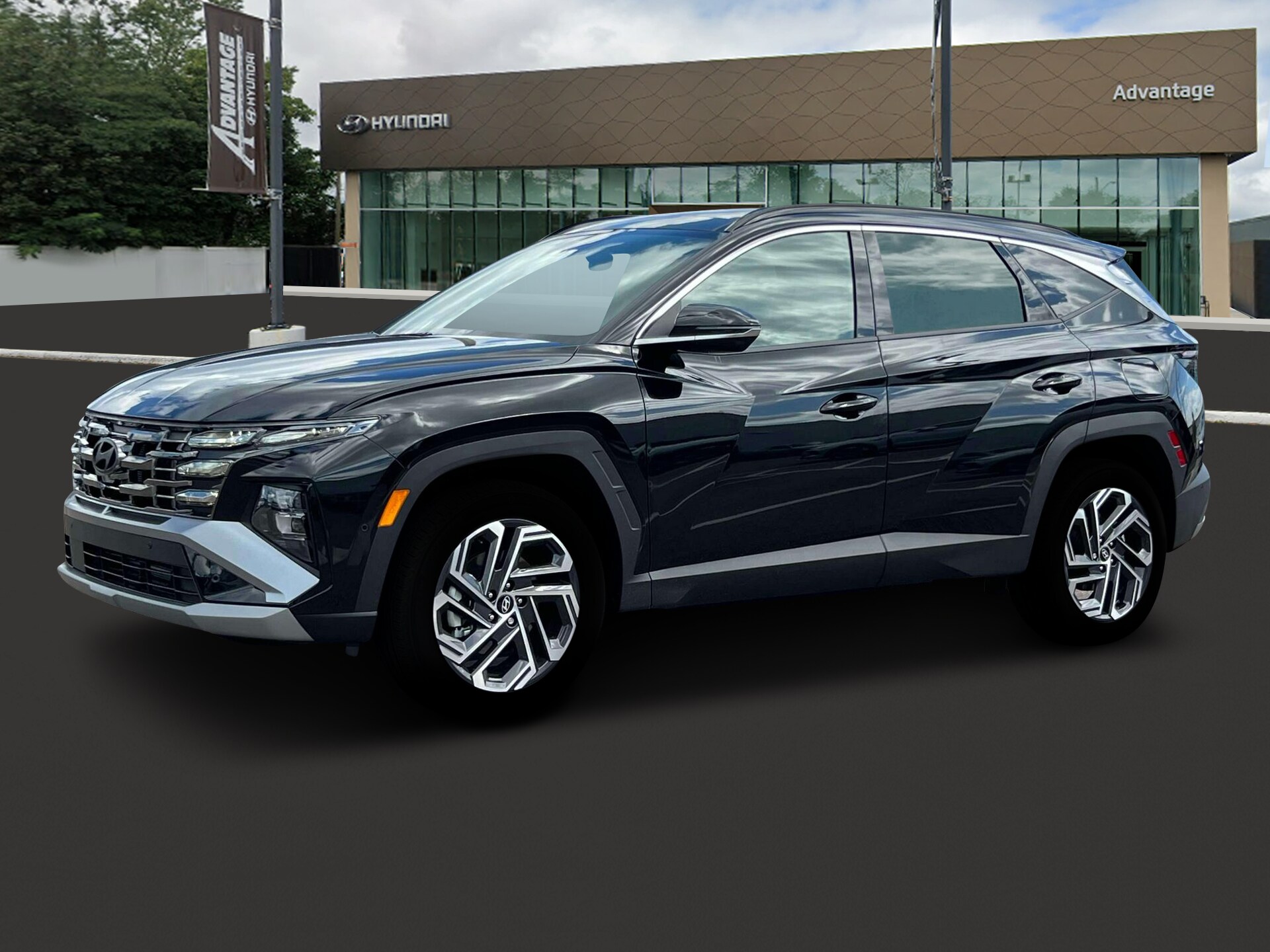 2025 Hyundai Tucson Hybrid Limited photo 2