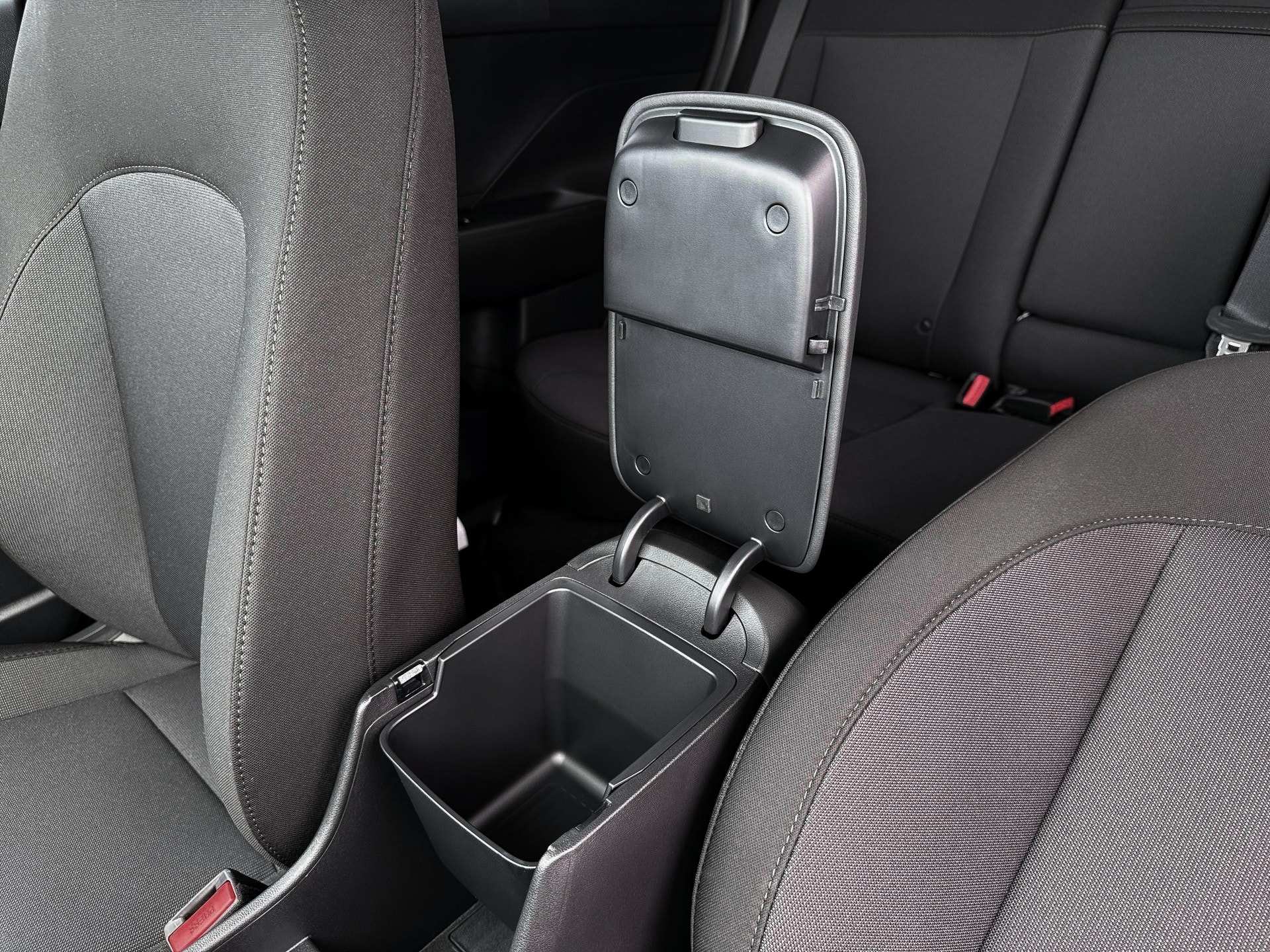 2026 Hyundai Kona SEL photo 3