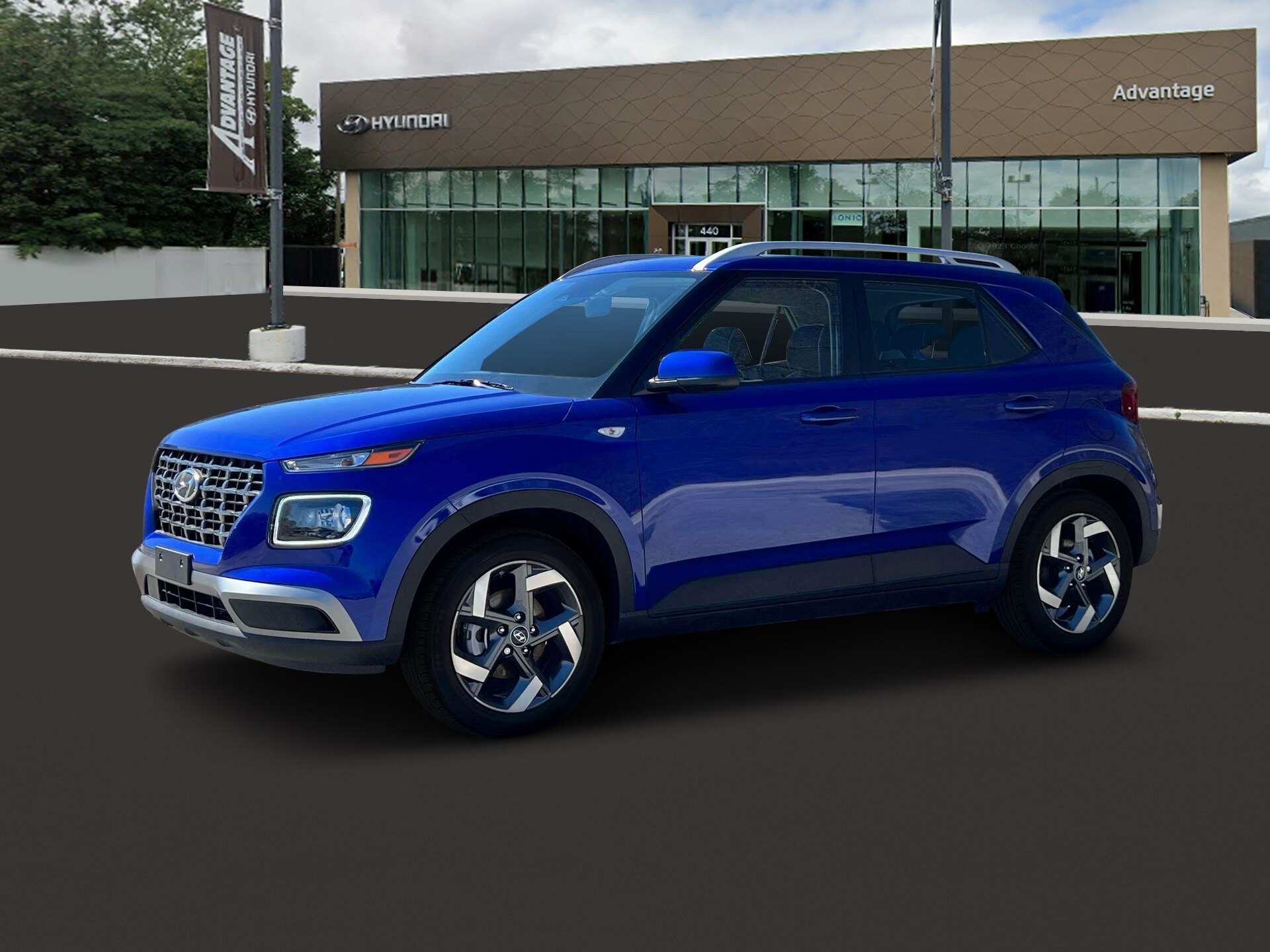 2024 Hyundai Venue Limited photo 2