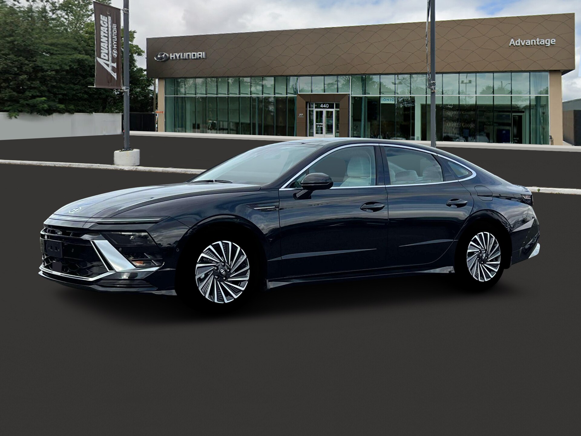 2025 Hyundai Sonata Hybrid Limited photo 2