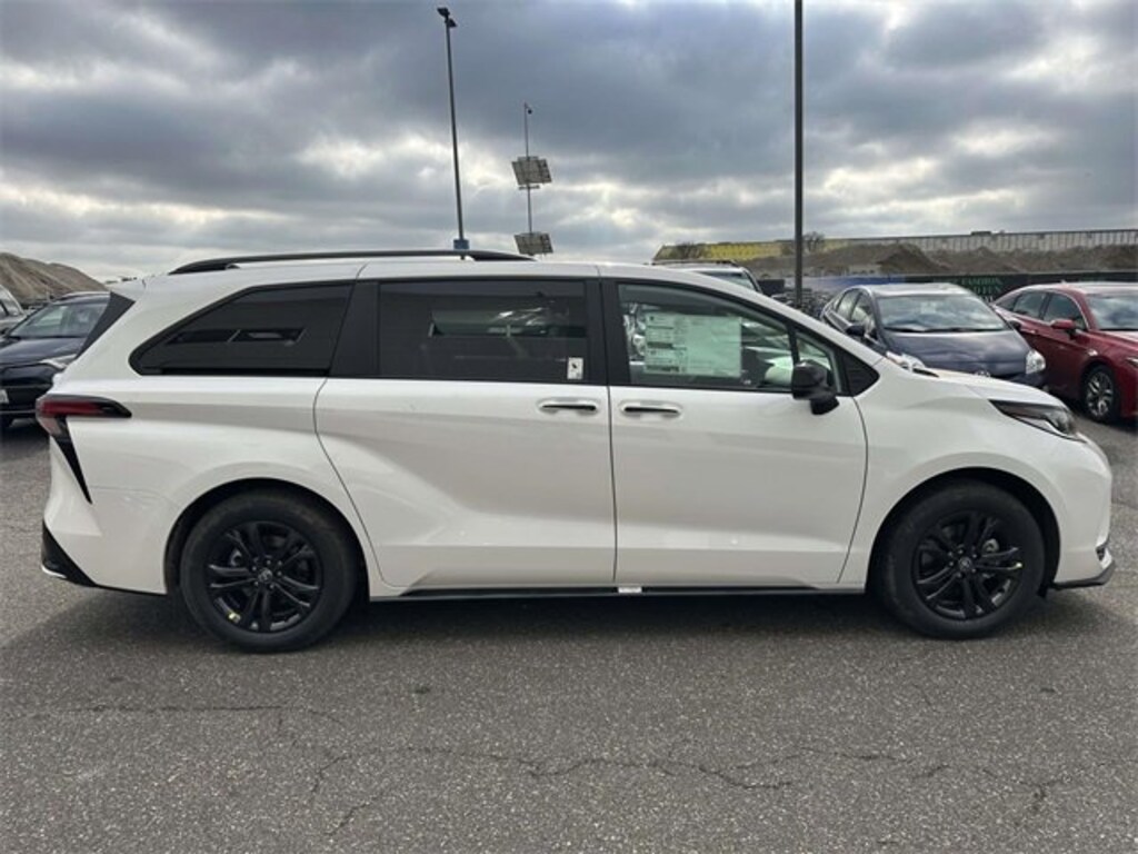 New 2025 Toyota Sienna XSE 7 Passenger Van Passenger Van