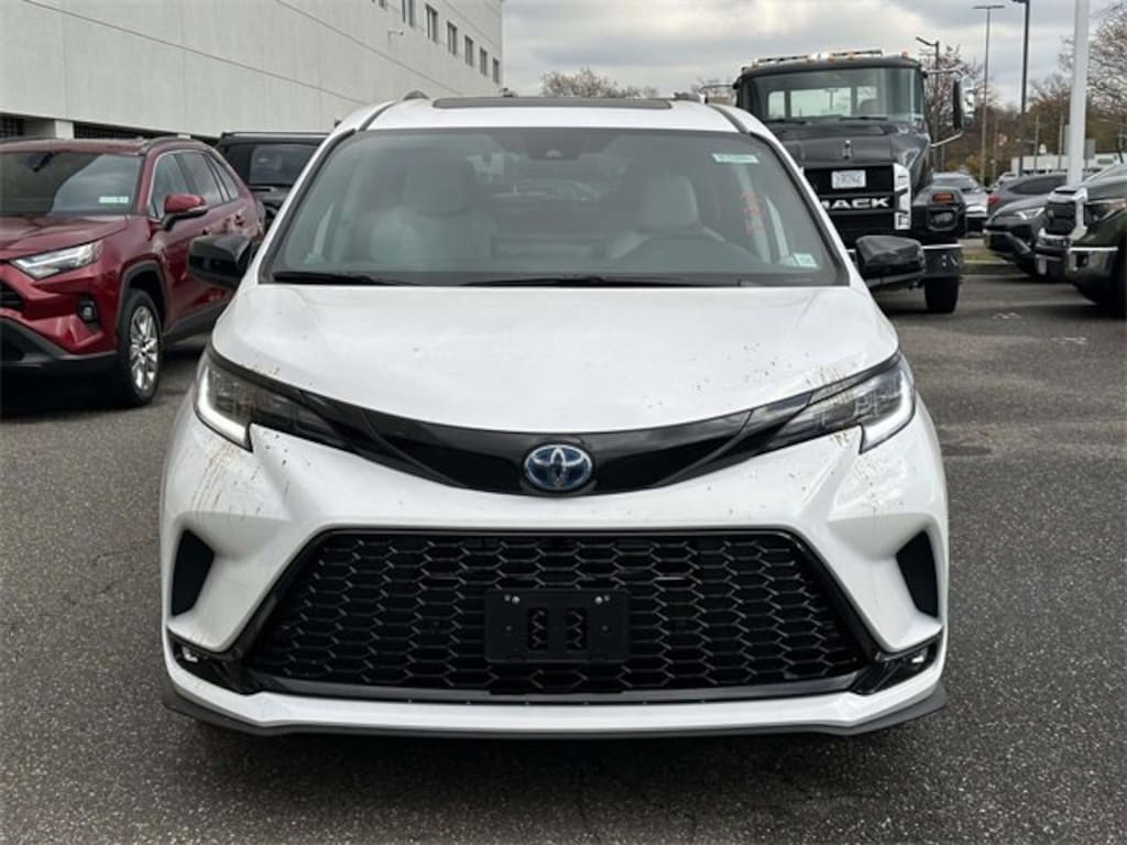 New 2025 Toyota Sienna XSE 7 Passenger Van Passenger Van