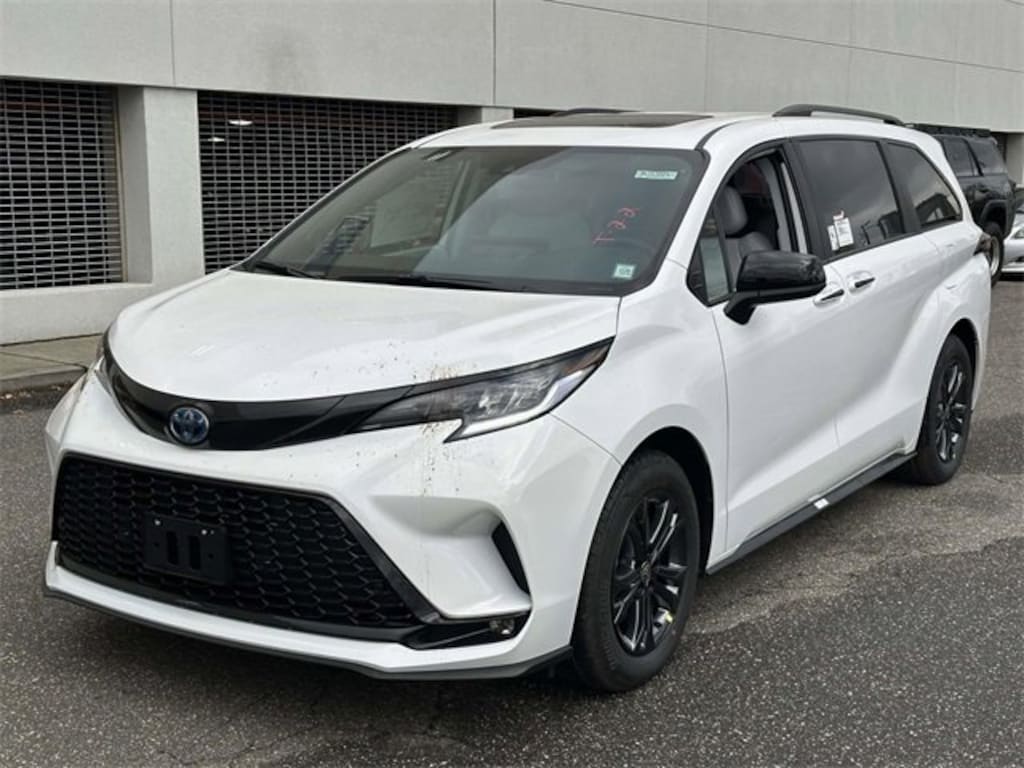New 2025 Toyota Sienna XSE 7 Passenger Van Passenger Van