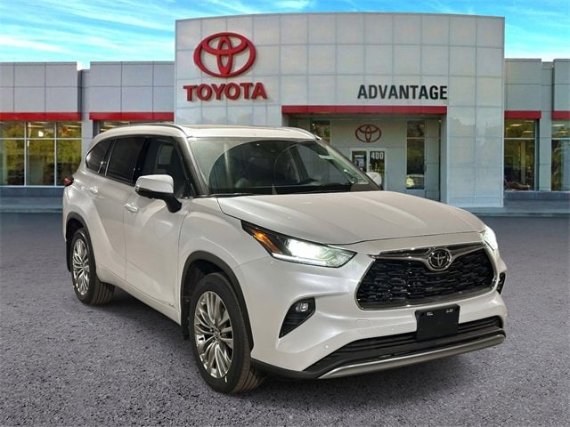 2025 Toyota Highlander Hybrid SUV 
