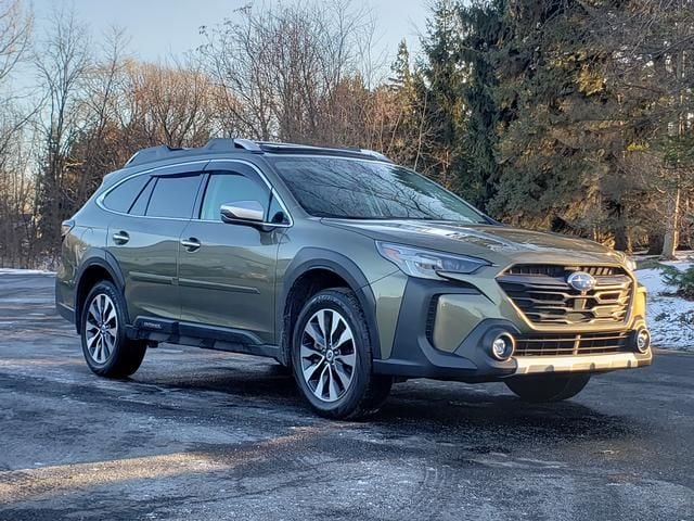 2023 Subaru Outback Touring's photo