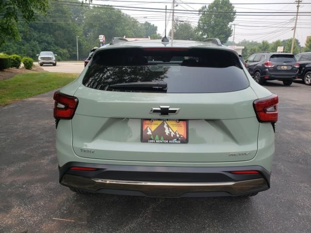 Used 2025 Chevrolet Trax Activ SUV