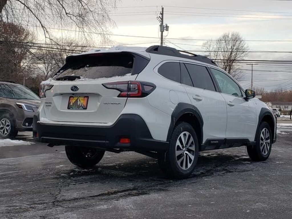 Used 2025 Subaru Outback Premium SUV