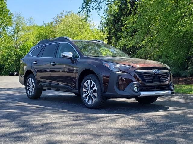 2025 Subaru Outback Touring's photo