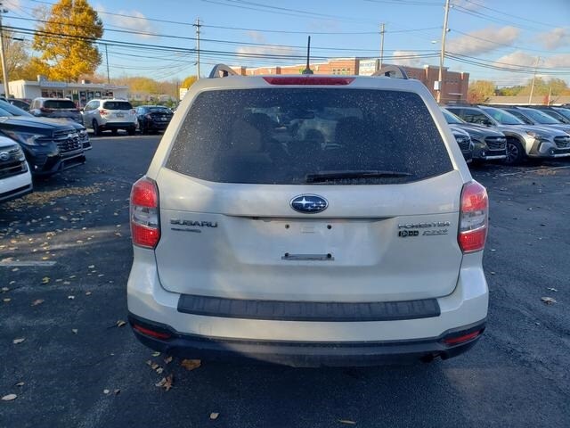 2015 Subaru Forester 2.5i Premium photo 4