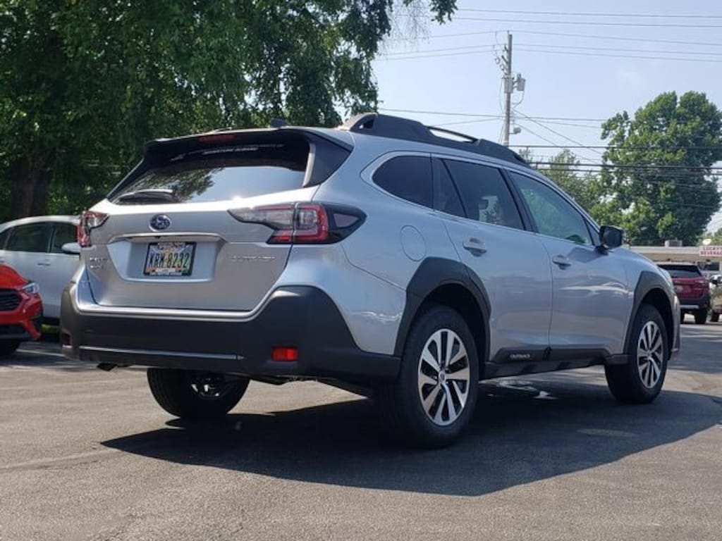 Used 2025 Subaru Outback Premium SUV