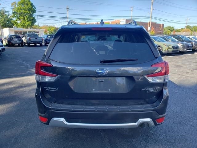 2019 Subaru Forester Touring photo 3