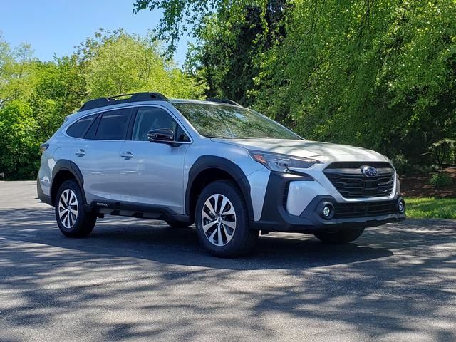 2025 Subaru Outback Premium's photo