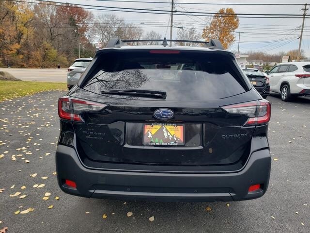 2023 Subaru Outback Onyx Edition photo 3