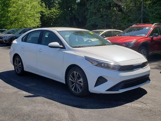 2023 Kia Forte LXS AT's photo