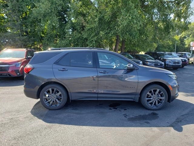 2023 Chevrolet Equinox RS photo 2