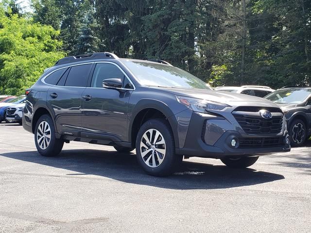 2025 Subaru Outback Premium's photo