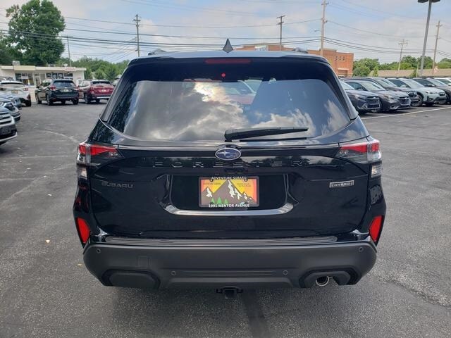 2025 Subaru Forester Touring photo 3