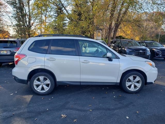 2015 Subaru Forester 2.5i Premium photo 2