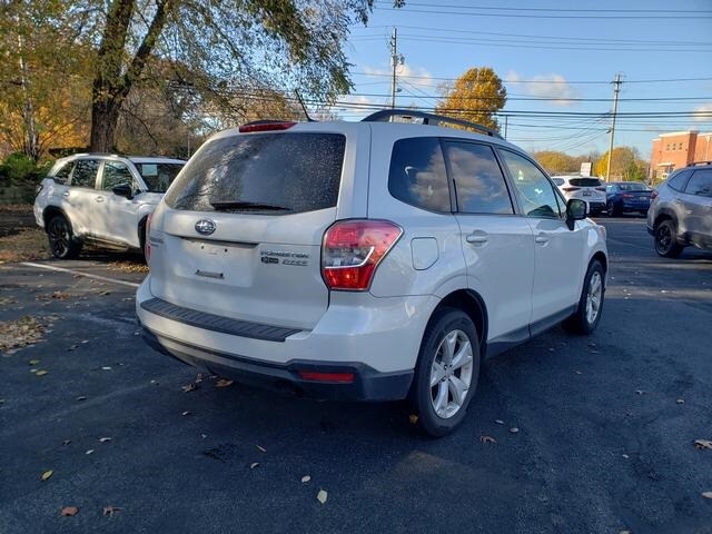 2015 Subaru Forester 2.5i Premium photo 3