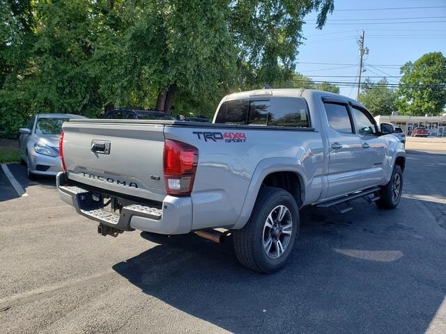 2018 Toyota Tacoma SR5 TRD Sport photo 3