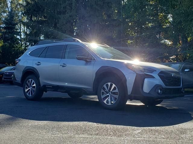 2025 Subaru Outback Premium's photo
