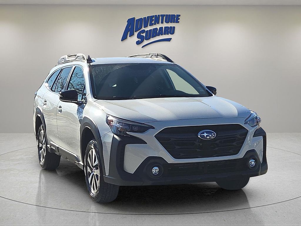 2025 Subaru Outback Premium's photo