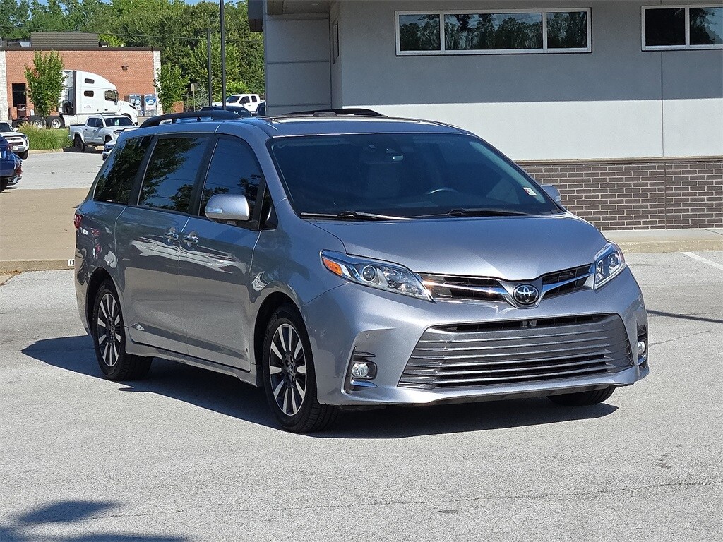 Used 2018 Toyota Sienna Limited Premium 7 Passenger Minivan/Van
