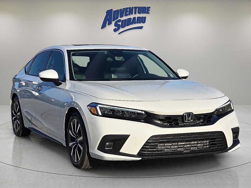 2024 Honda Civic Hatchback EX-L's photo