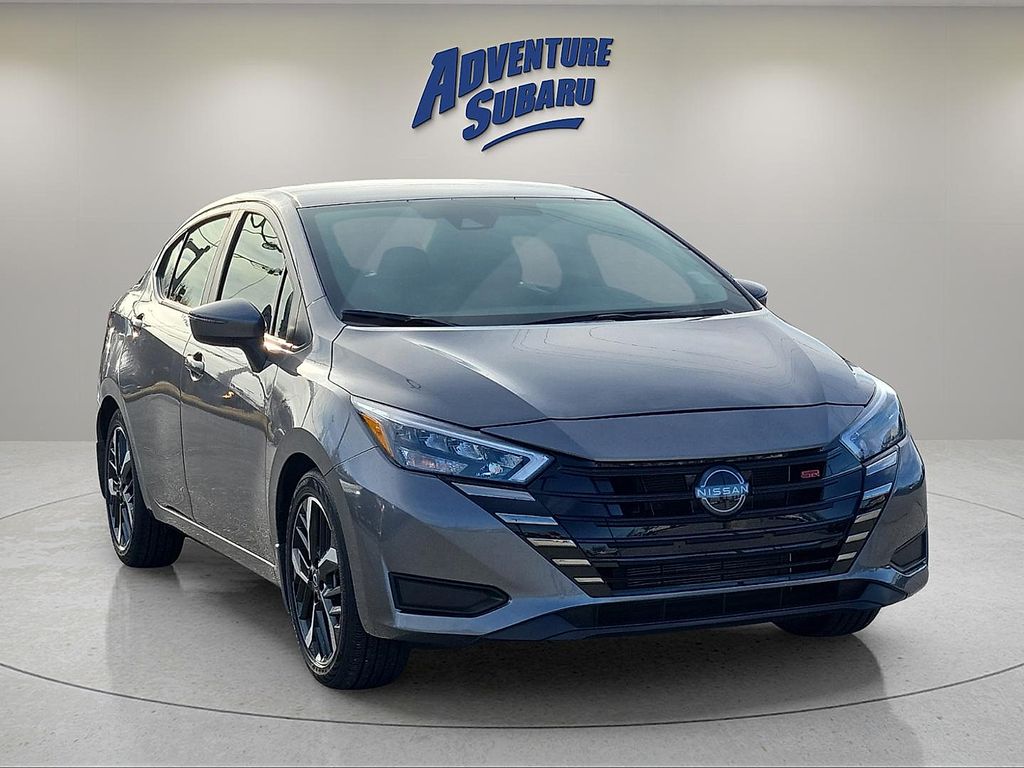 2023 Nissan Versa Sedan SR's photo