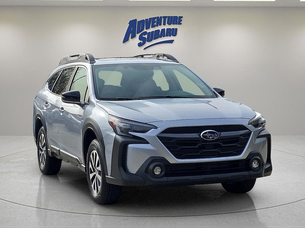 2025 Subaru Outback Premium's photo