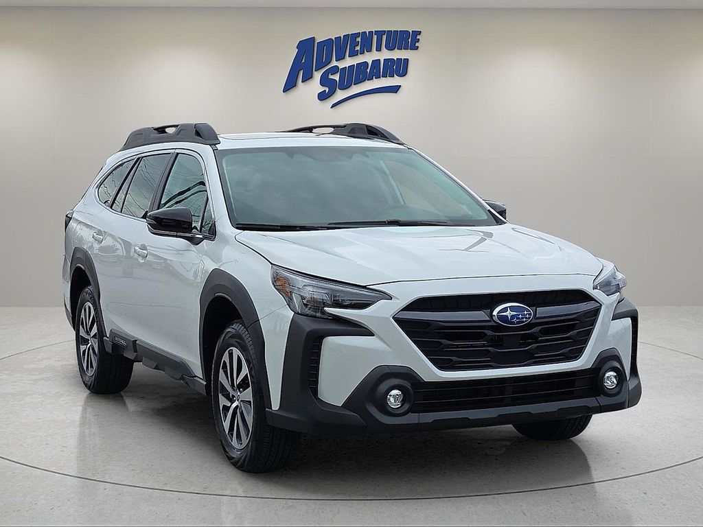 2025 Subaru Outback Premium's photo