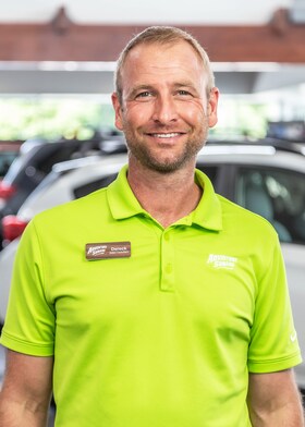 Staff member Dereck Smith from ID_42e047cdf44a