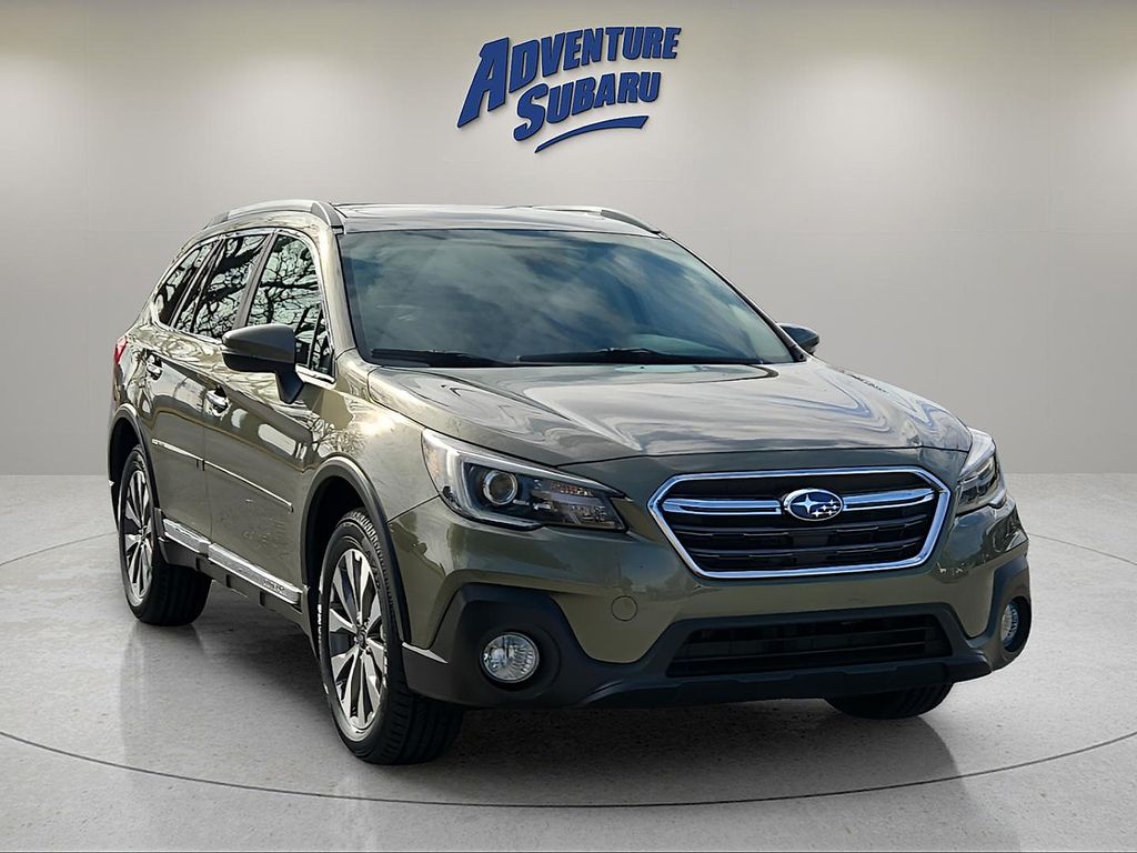 2018 Subaru Outback Touring's photo