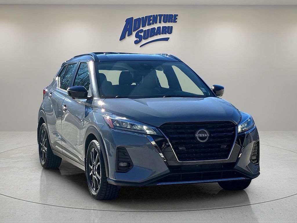 2022 Nissan Kicks SR's photo