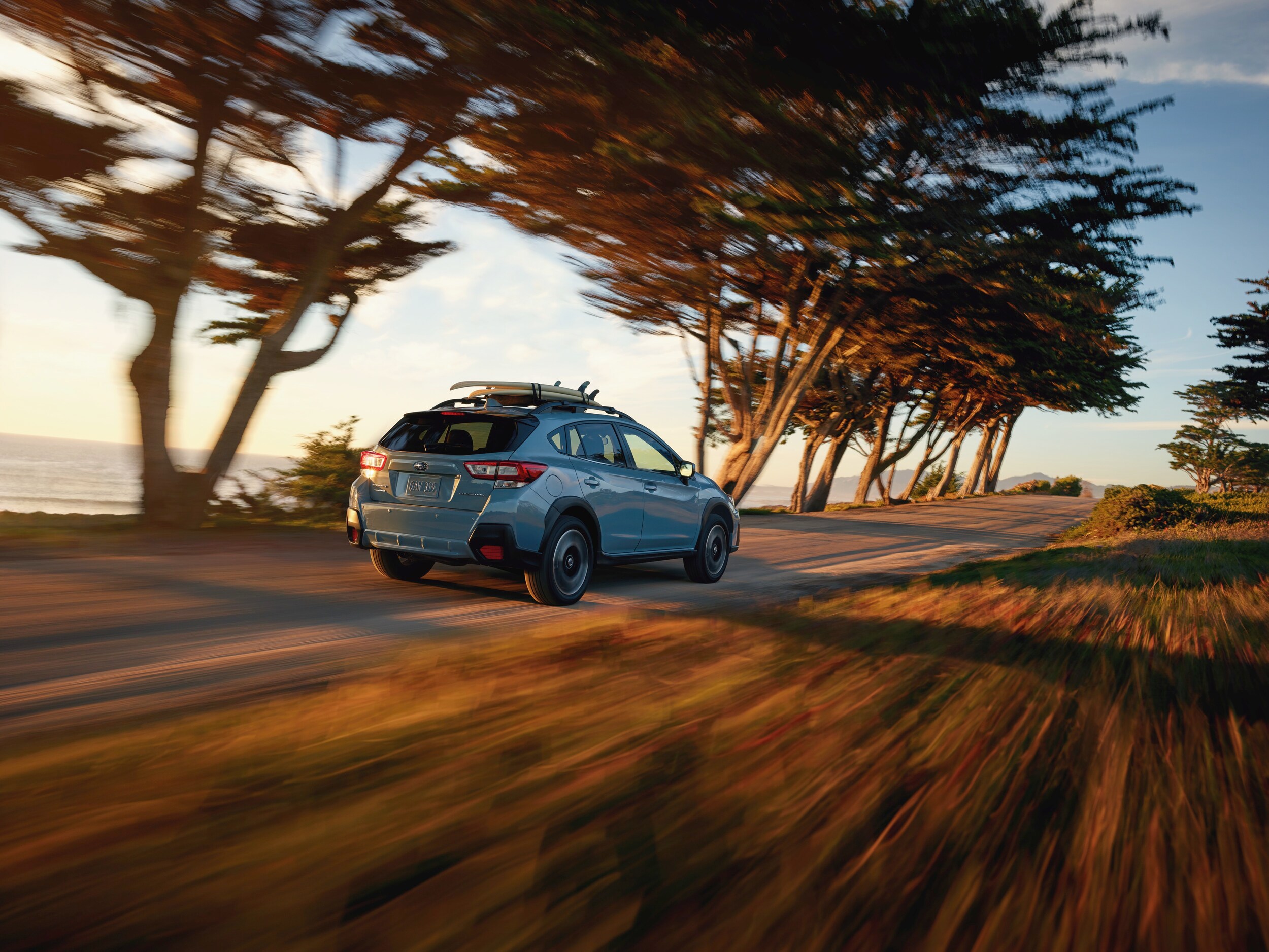 18MY_Crosstrek_Lmtd-in_motion.jpg