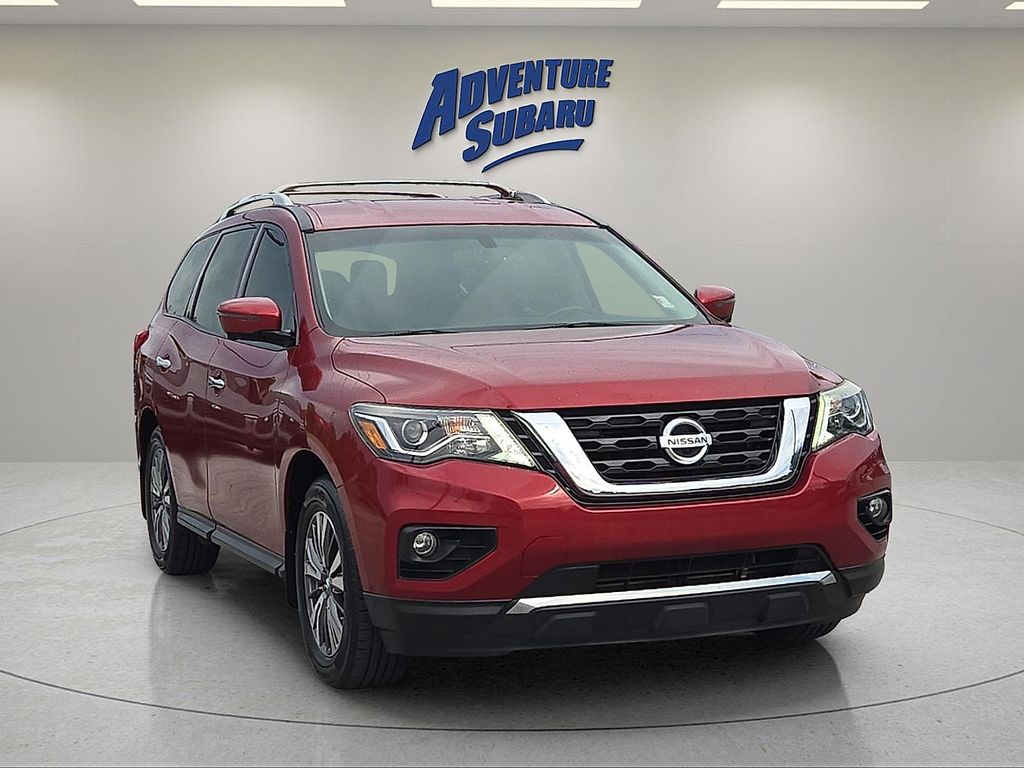 2017 Nissan Pathfinder SL 2WD's photo
