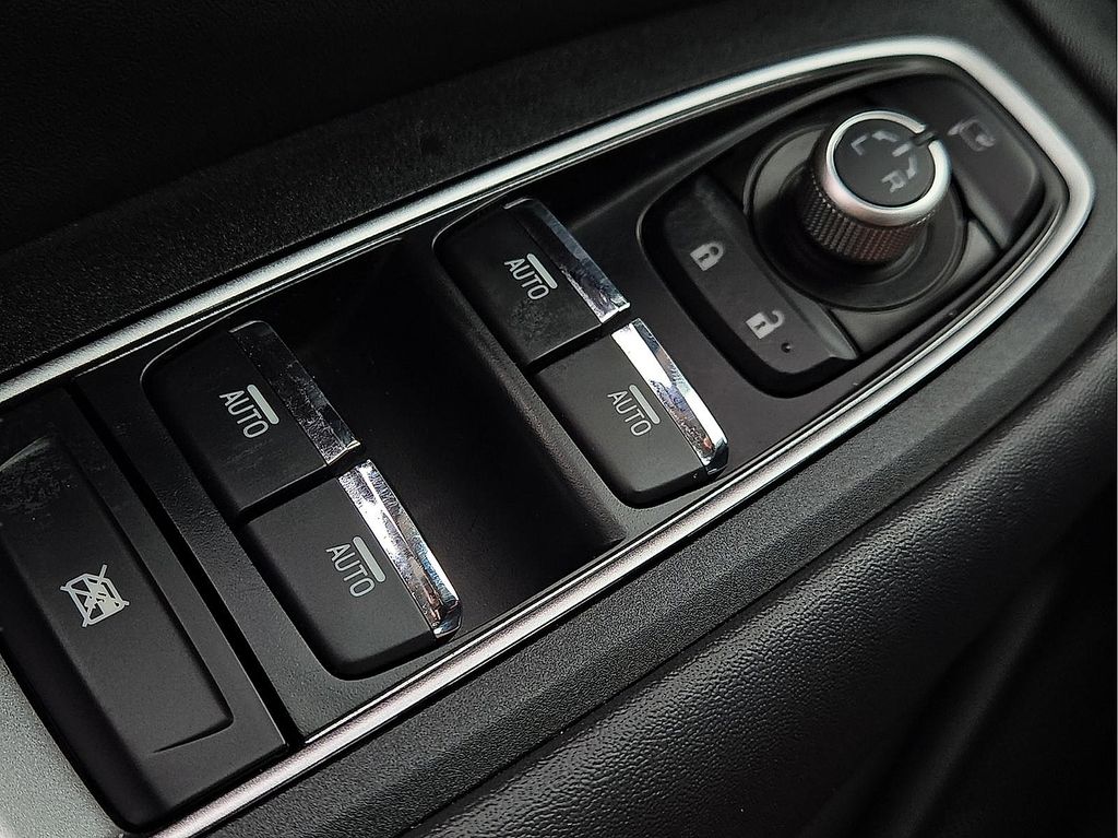 2025 Subaru Outback Touring - Photo 18