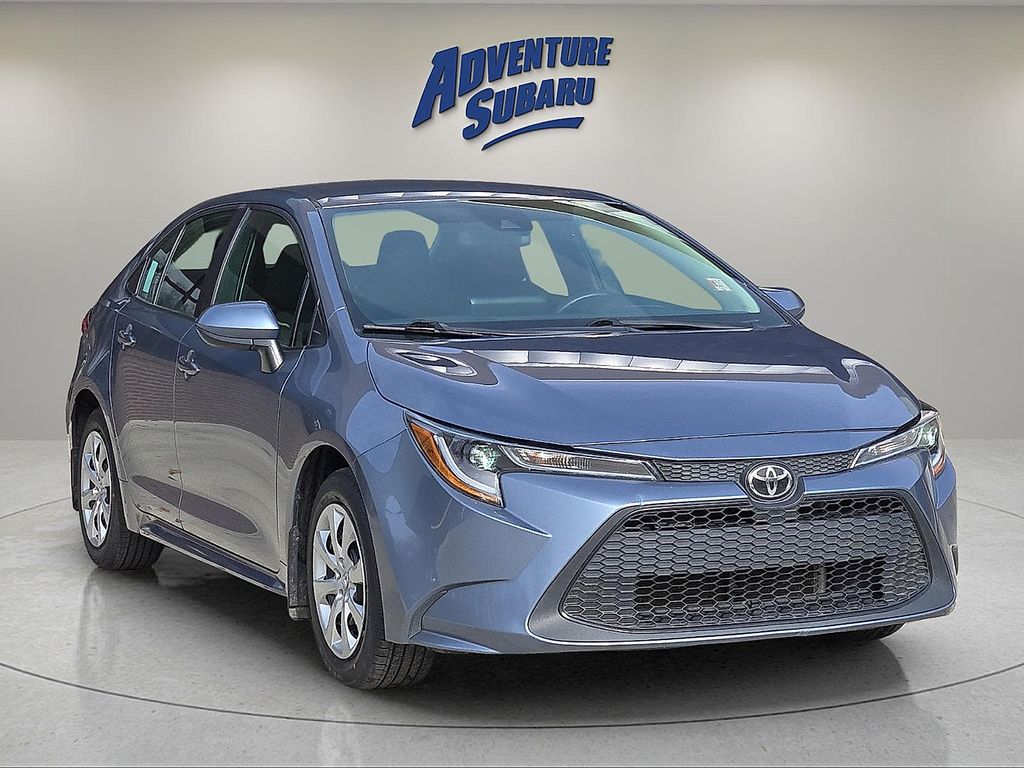 2022 Toyota Corolla LE's photo