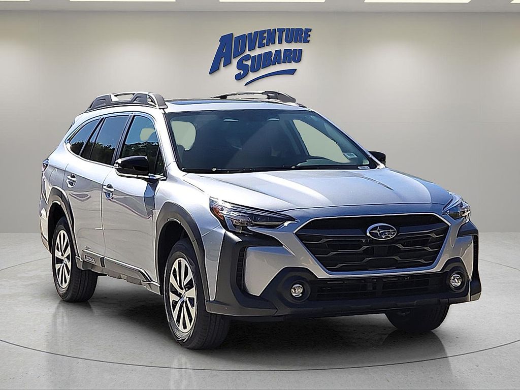 2025 Subaru Outback Premium's photo
