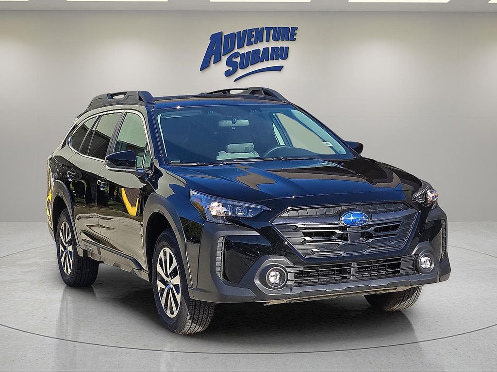 2025 Subaru Outback Premium's photo