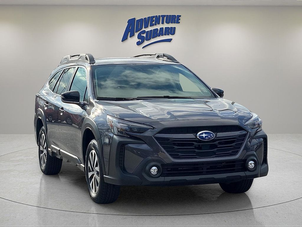 2025 Subaru Outback Premium's photo