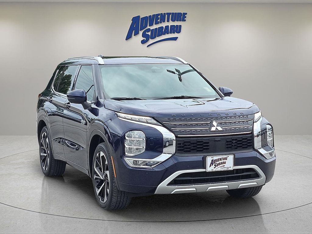 2023 Mitsubishi Outlander Plug-in Hybrid SEL S-AWC's photo