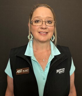 Staff member Misty Ezell from ID_e57cdd8a7ab2