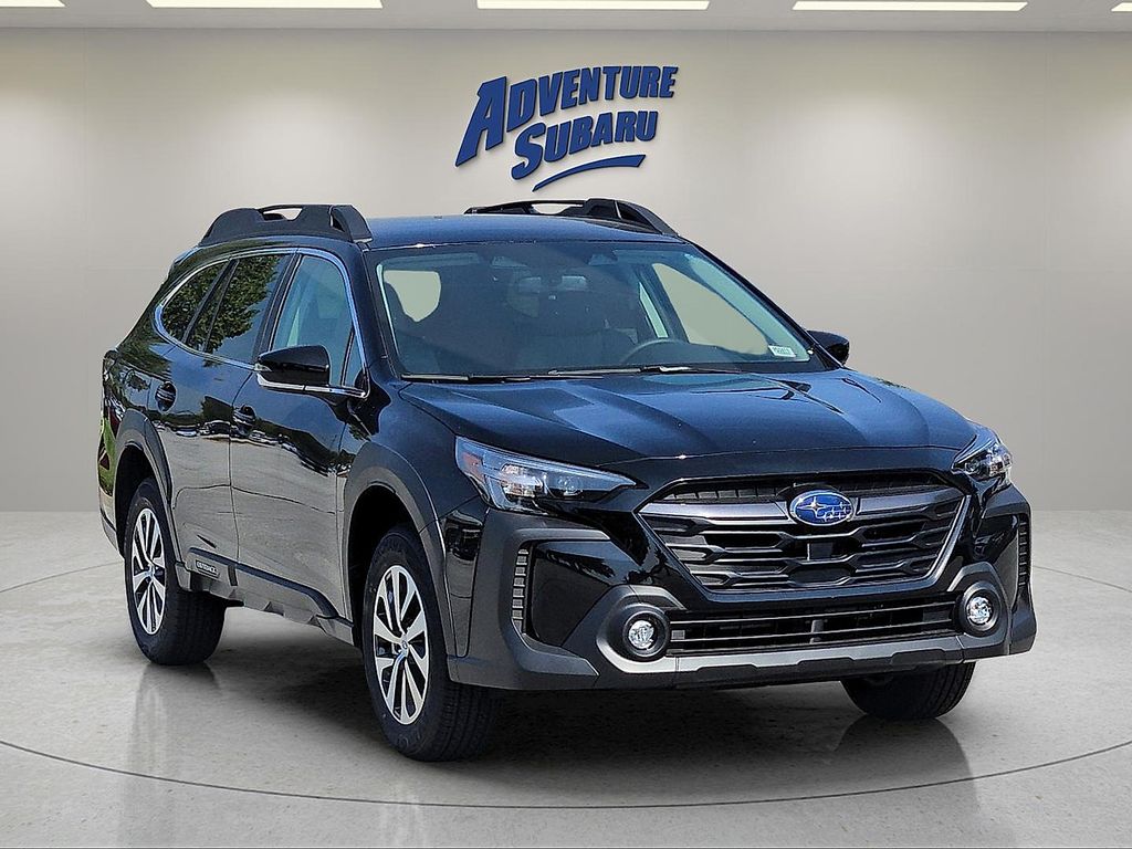 2025 Subaru Outback Premium's photo
