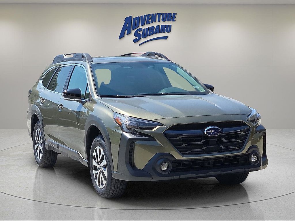 2025 Subaru Outback Premium's photo